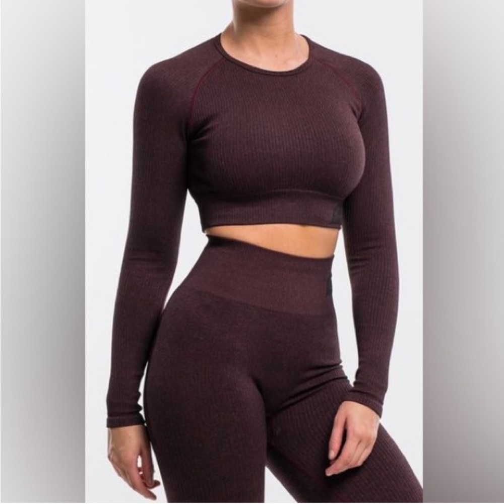 Activewear Set- ECHT Arise Comfort Cropped long sleeve & leggings - Small / XS - Picture 3 of 6